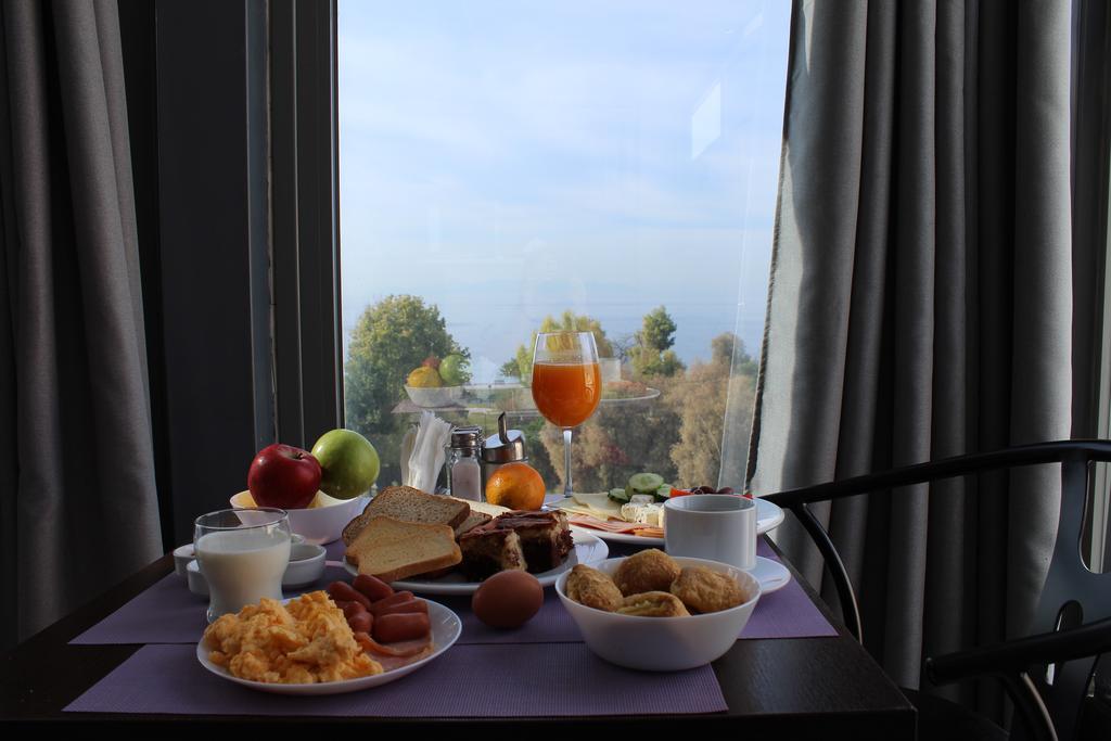 Galaxy Hotel Атина Екстериор снимка