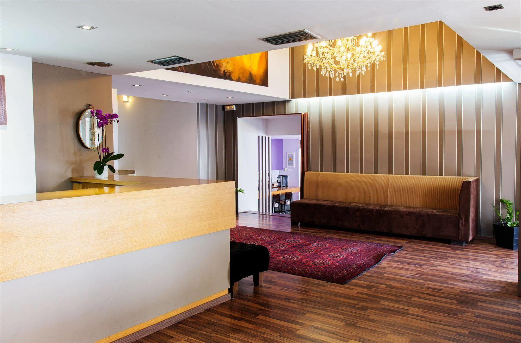 Galaxy Hotel Атина Екстериор снимка
